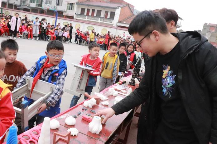 说明: F:\科技下乡\beat365正版唯一官网必一送科技进校园_五里小学\IMG_8532.JPG